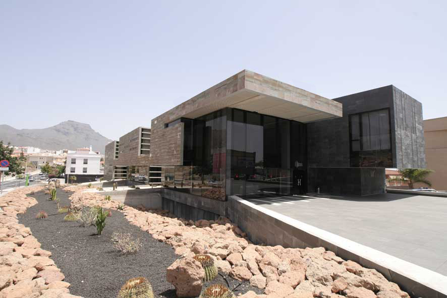 Headquarters of the Local Police of Adeje / Estudio Lavín