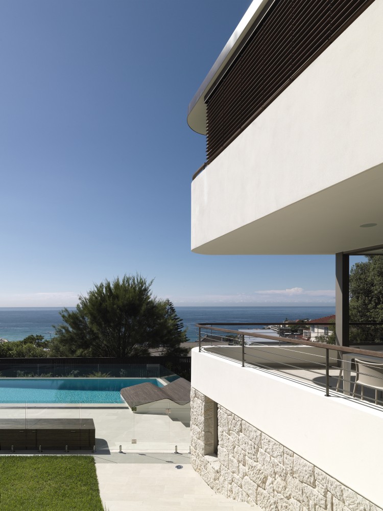 Balcony Over Bronte / Luigi Rosselli Architects