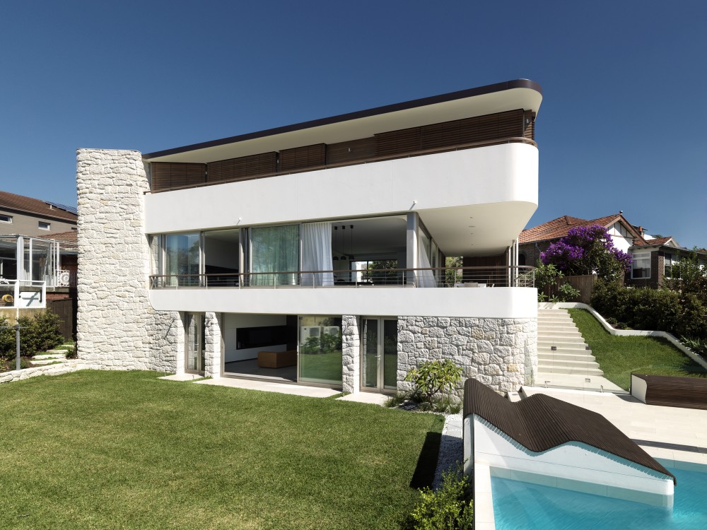 Balcony Over Bronte / Luigi Rosselli Architects
