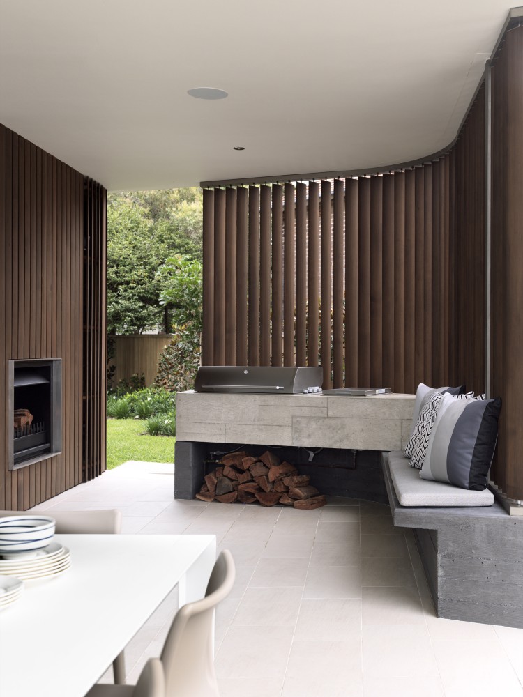 Balcony Over Bronte / Luigi Rosselli Architects