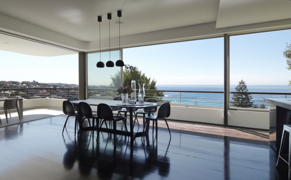 Balcony Over Bronte / Luigi Rosselli Architects