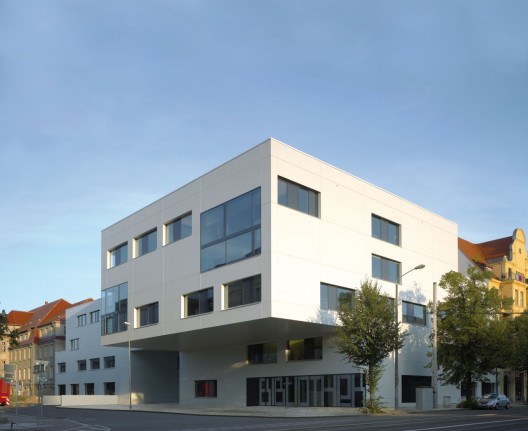 Library and media centre / Léon Wohlhage Wernik Architekten