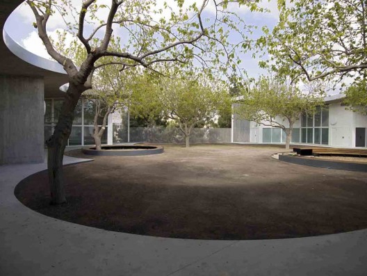 Kid's University in Gandía / Paredes Pedrosa