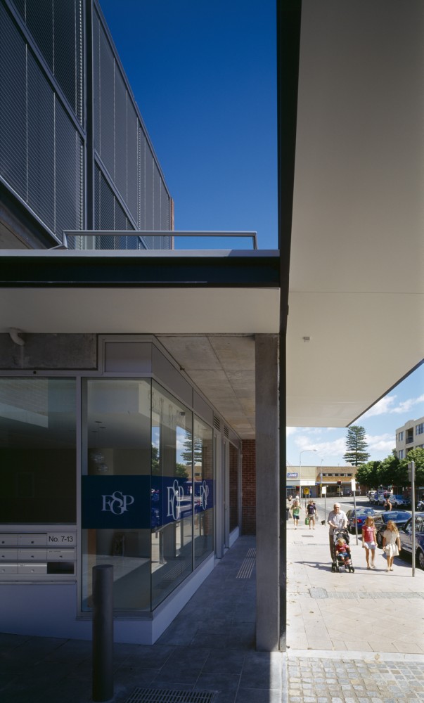 Rose Bay Apartments / Hill Thalis Architecture