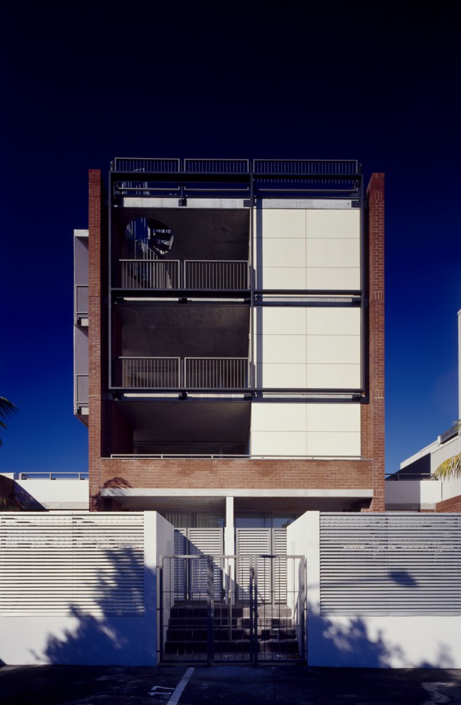 Rose Bay Apartments / Hill Thalis Architecture