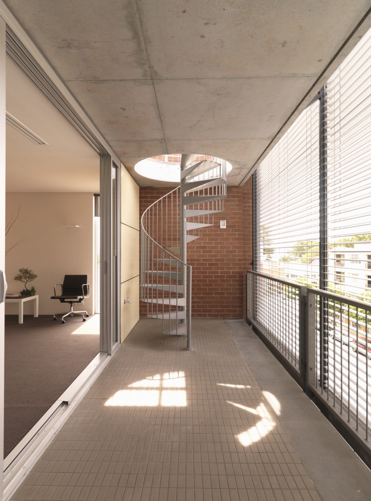 Rose Bay Apartments / Hill Thalis Architecture