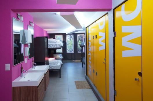 Hostal La Buena Vida / ARCO Arquitectura Contemporánea