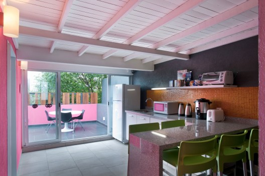 Hostal La Buena Vida / ARCO Arquitectura Contemporánea