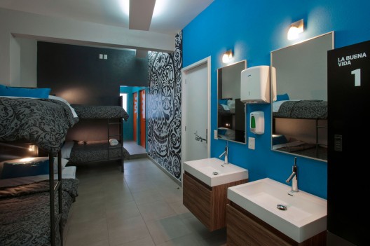 Hostal La Buena Vida / ARCO Arquitectura Contemporánea