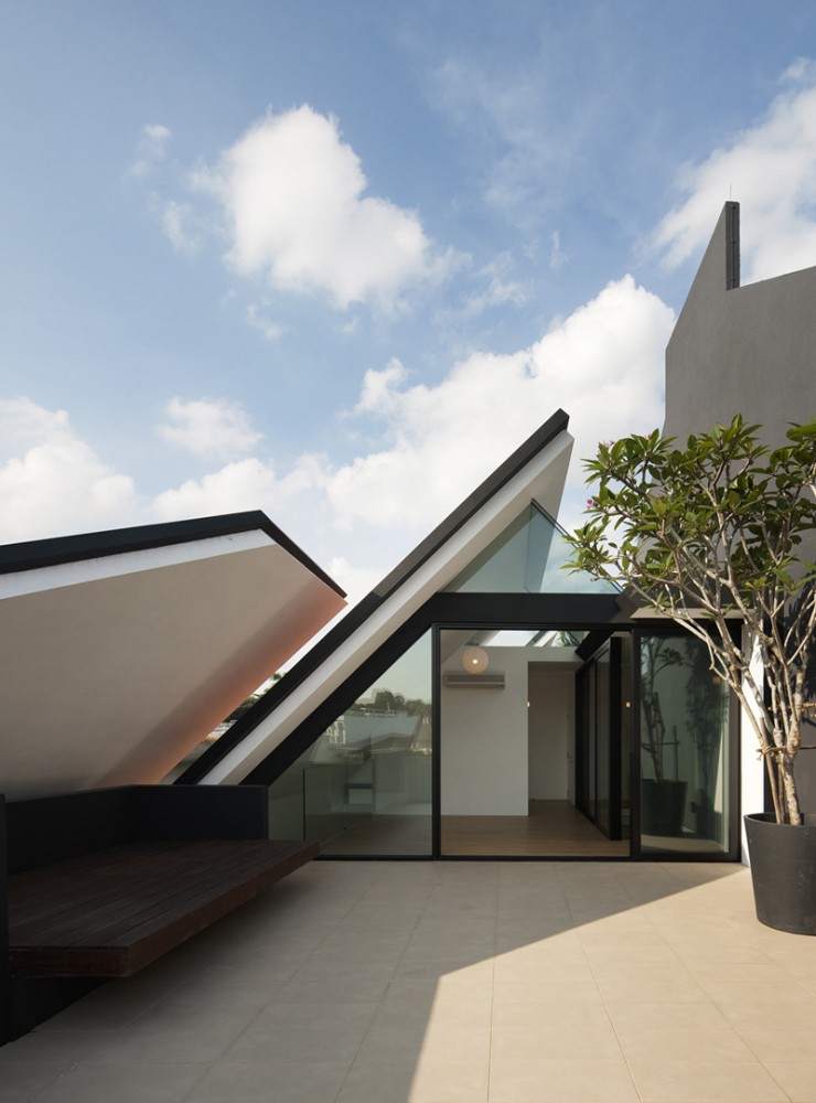 Armadillo House / Formwerkz Architects