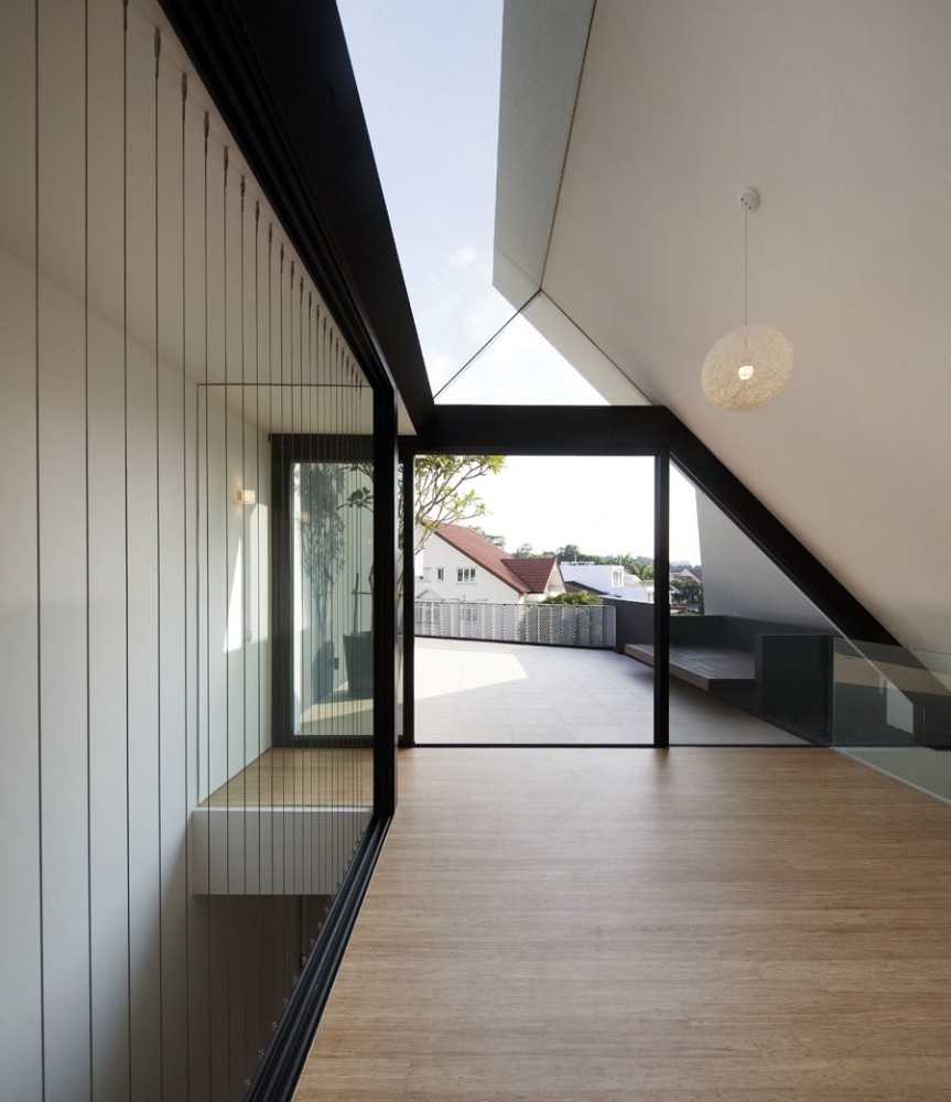 Armadillo House / Formwerkz Architects