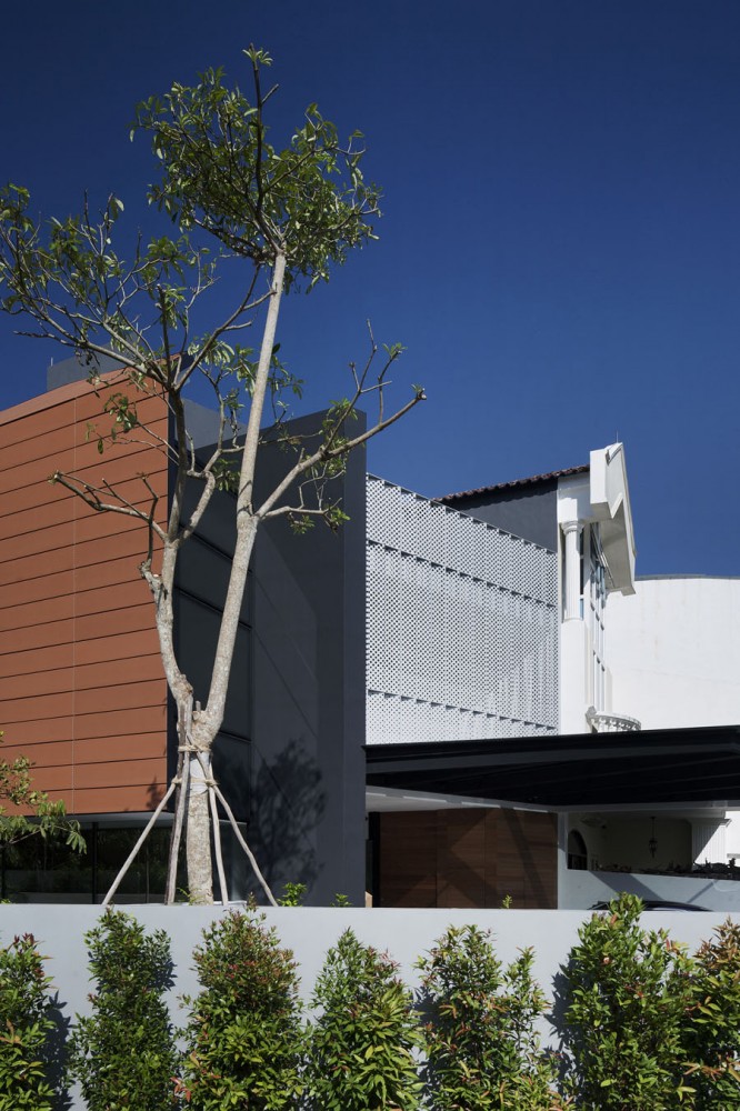 Armadillo House / Formwerkz Architects