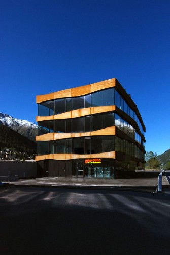 Commercial Building Islas / Mierta & Kurt Lazzarini Architekten