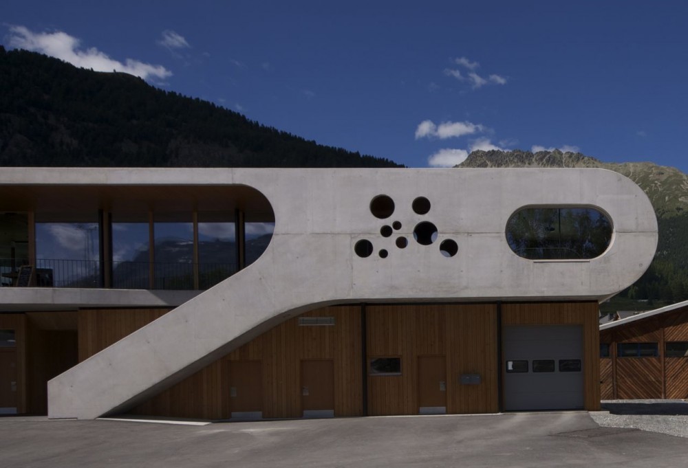 Sport and leisure centre Promulins / Mierta & Kurt Lazzarini Architekten