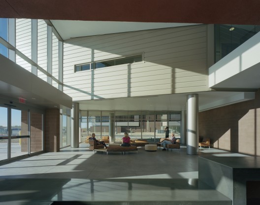 University of Arizona Medical Center South Campus / Cannon Design + CDG Architects
