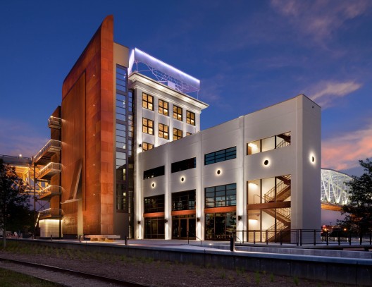 The Bridge Building / Hastings Architecture Associates