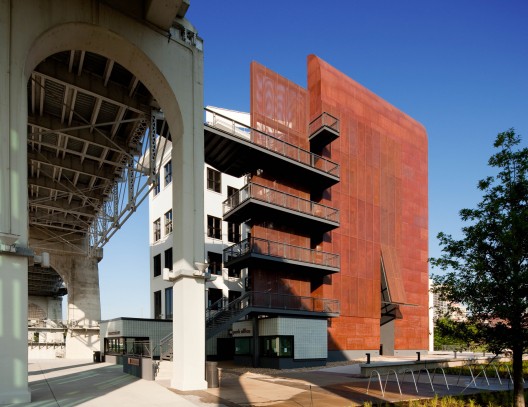 The Bridge Building / Hastings Architecture Associates