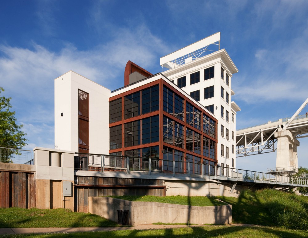 The Bridge Building / Hastings Architecture Associates