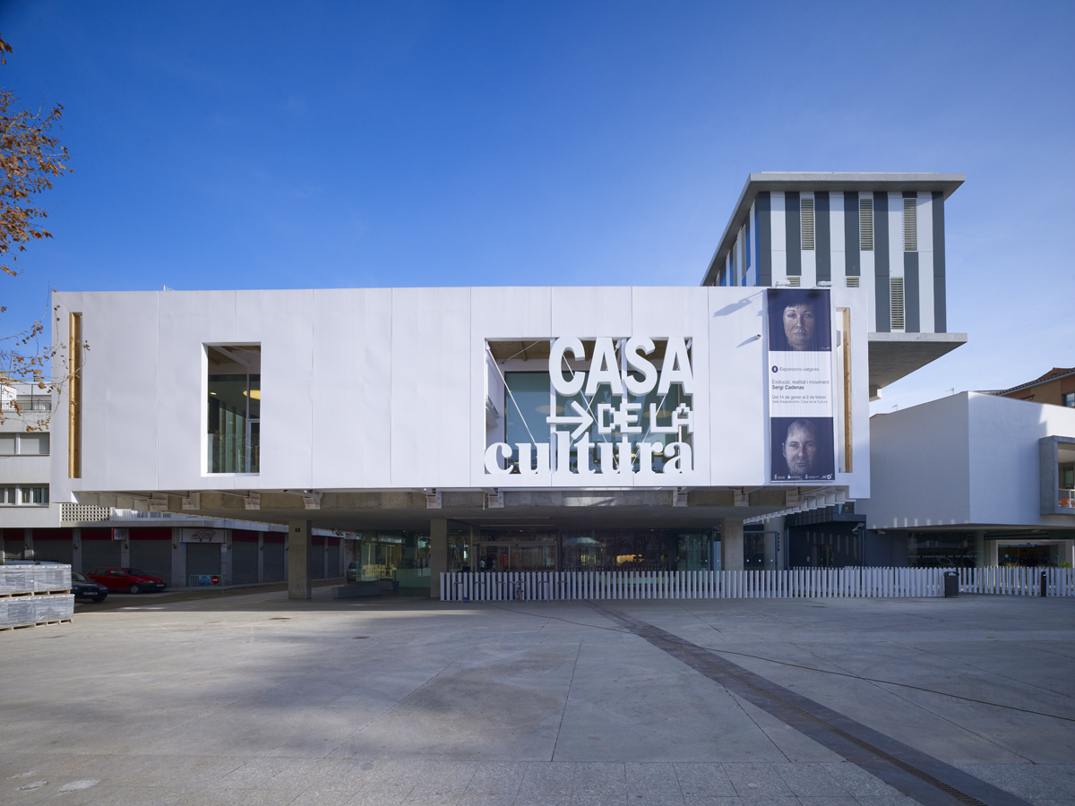 505c911428ba0d2713000327_casa-de-la-cultura-daniel-m-dol_daniel-modol_casa-cultura-lloret-mar_1-3_patinunezagency.jpg