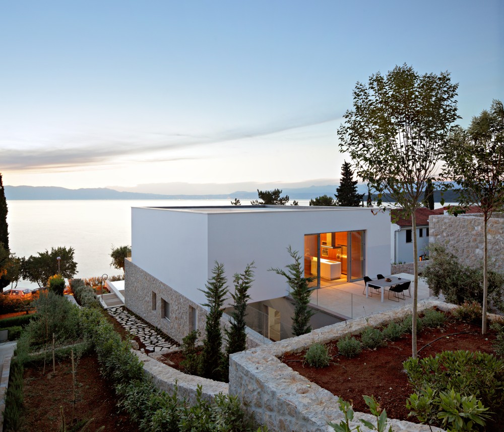 House on Krk Island / DVA Arhitekta