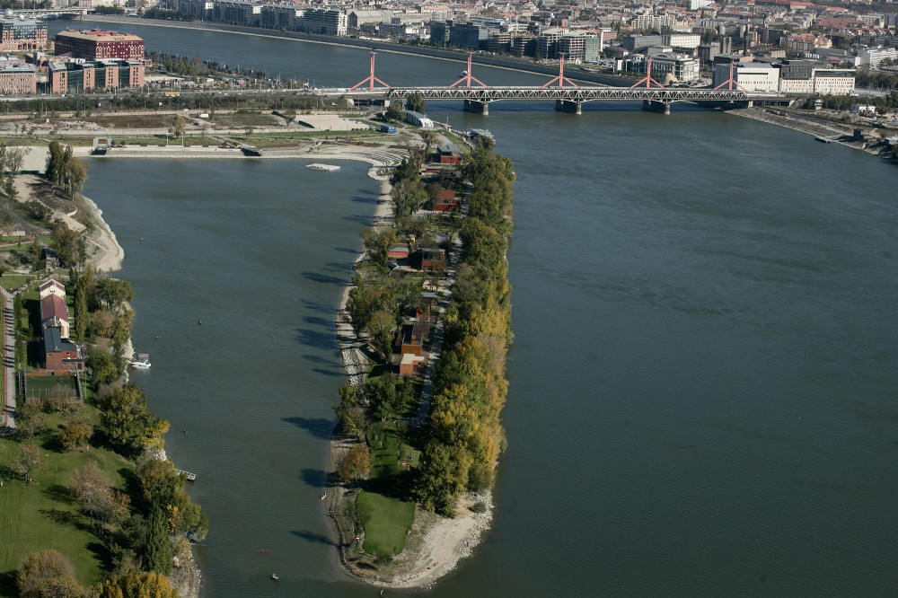 Waterfront Kopaszi Dam / T2.a Architects