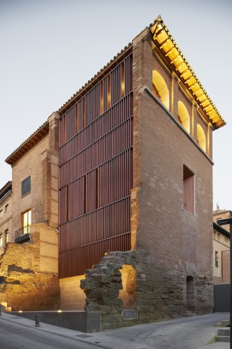 Refurbishment of the West Tower in Huesca City Hall / ACXT