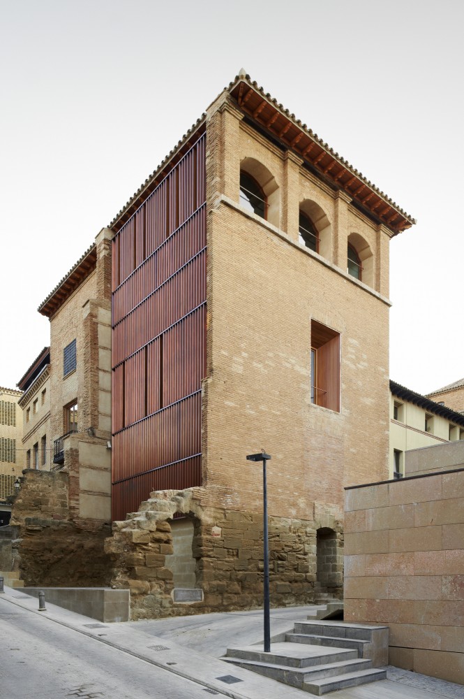 Refurbishment of the West Tower in Huesca City Hall / ACXT