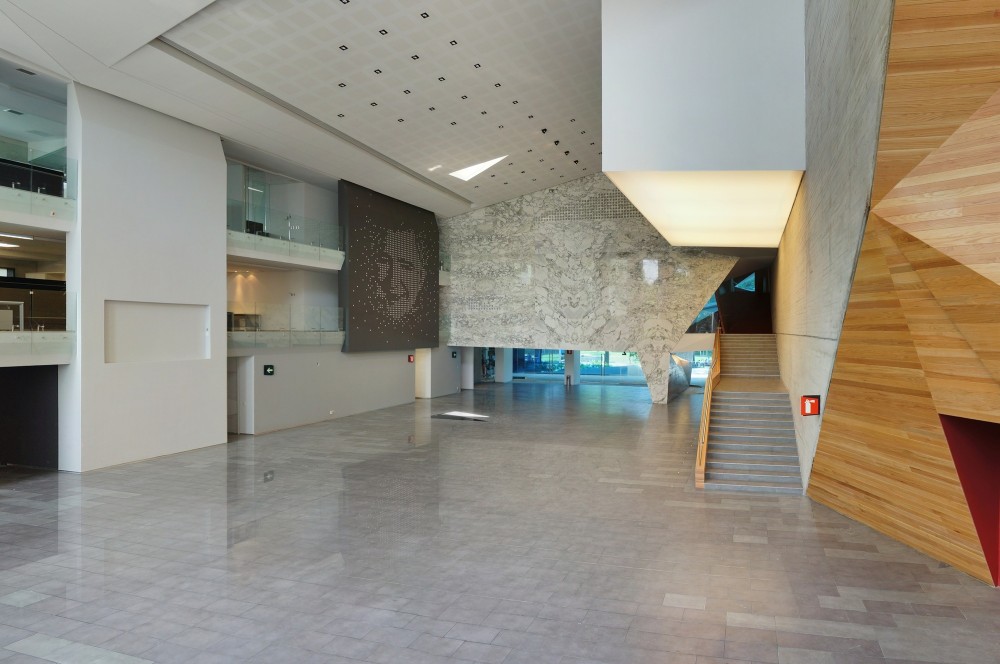 Roberto Cantoral Cultural Center / Broissin Architects