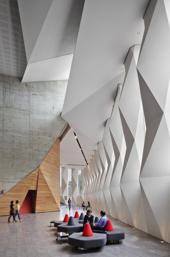 Roberto Cantoral Cultural Center / Broissin Architects