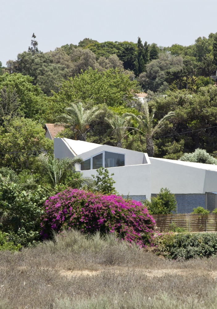 House in Hofit / Paritzki & Liani Architects
