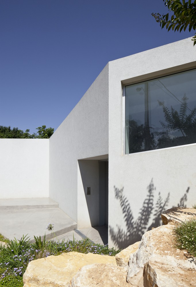 House in Hofit / Paritzki & Liani Architects