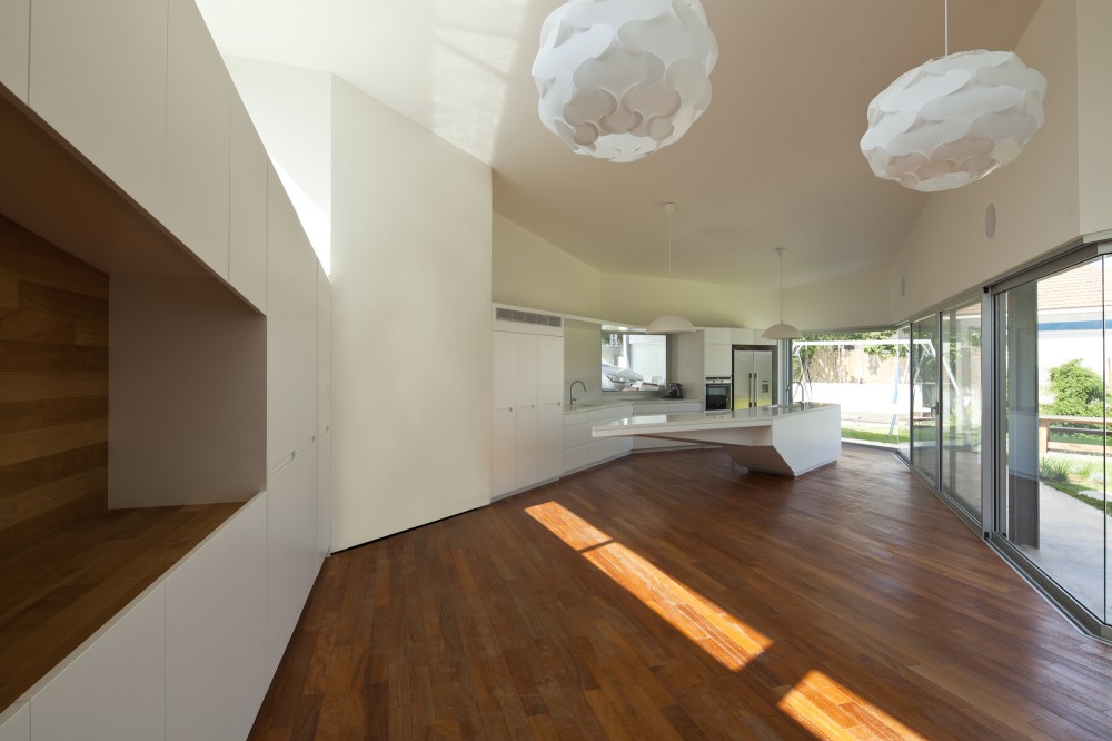 House in Hofit / Paritzki & Liani Architects