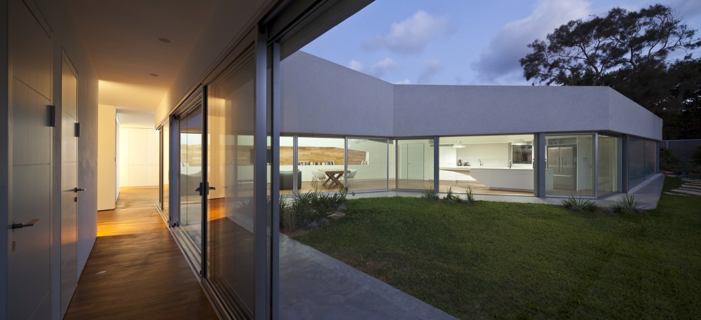 House in Hofit / Paritzki & Liani Architects