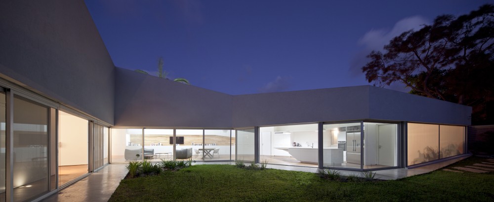 House in Hofit / Paritzki & Liani Architects
