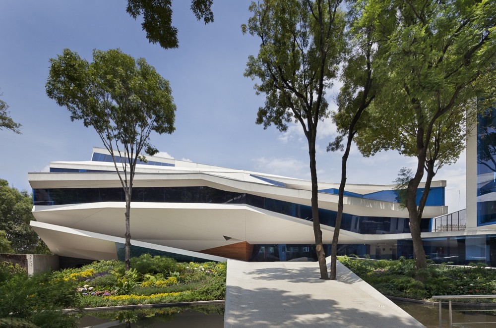 Roberto Cantoral Cultural Center / Broissin Architects