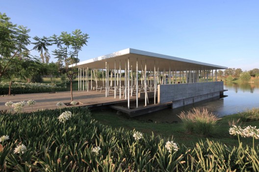 Capilla del Lago / Divece Arquitectos
