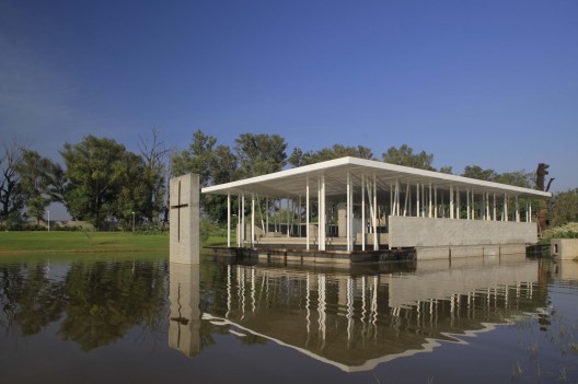 Capilla del Lago / Divece Arquitectos