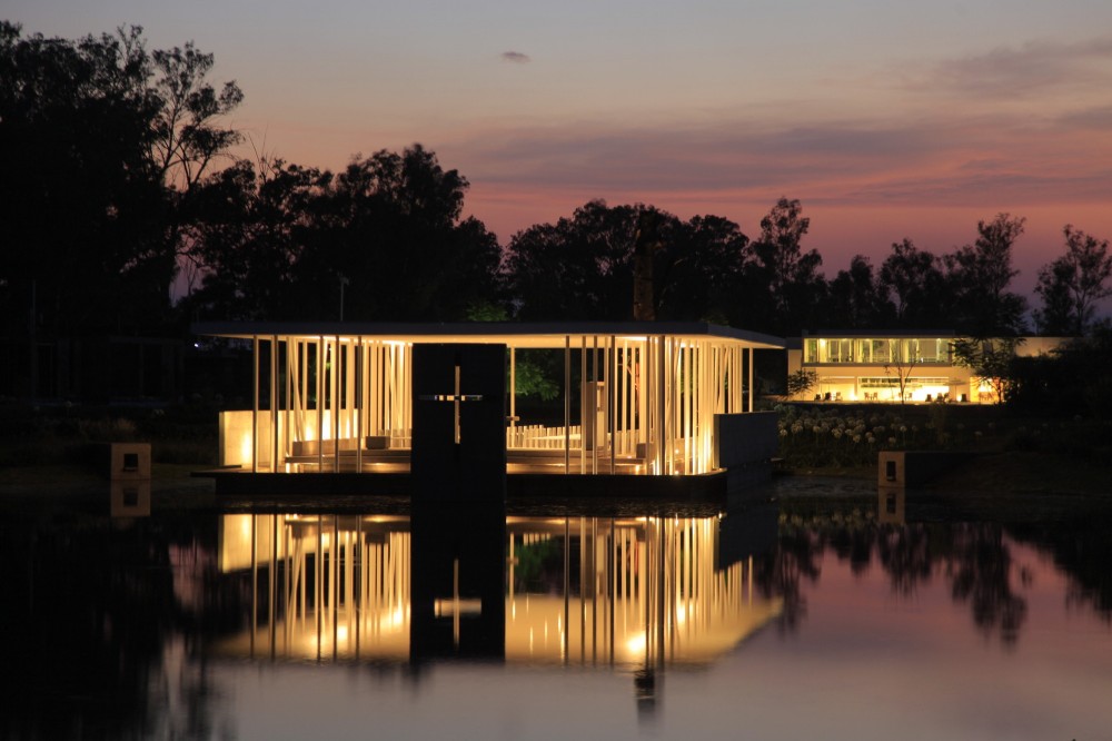 Lake Chapel / Divece Arquitectos
