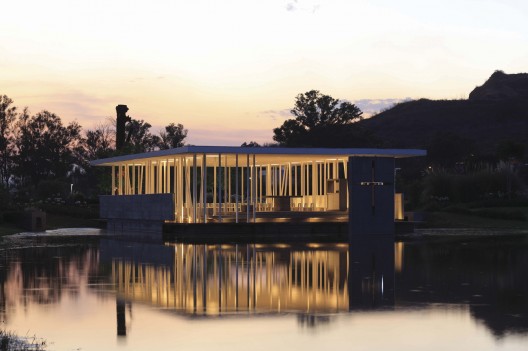 Capilla del Lago / Divece Arquitectos