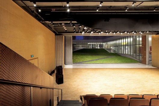 Gehua Youth and Cultural Center / Open Architecture