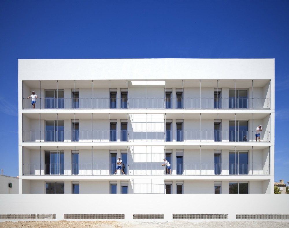 Social Housing and Center for the Fishermen Brotherhood of Cala Rajada / BB Arquitectes