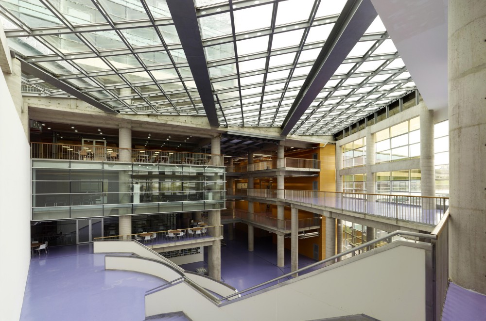 Automative Industry Exporters Union Technical and Industrial High School / Metin Kılıç + Dürrin Süer