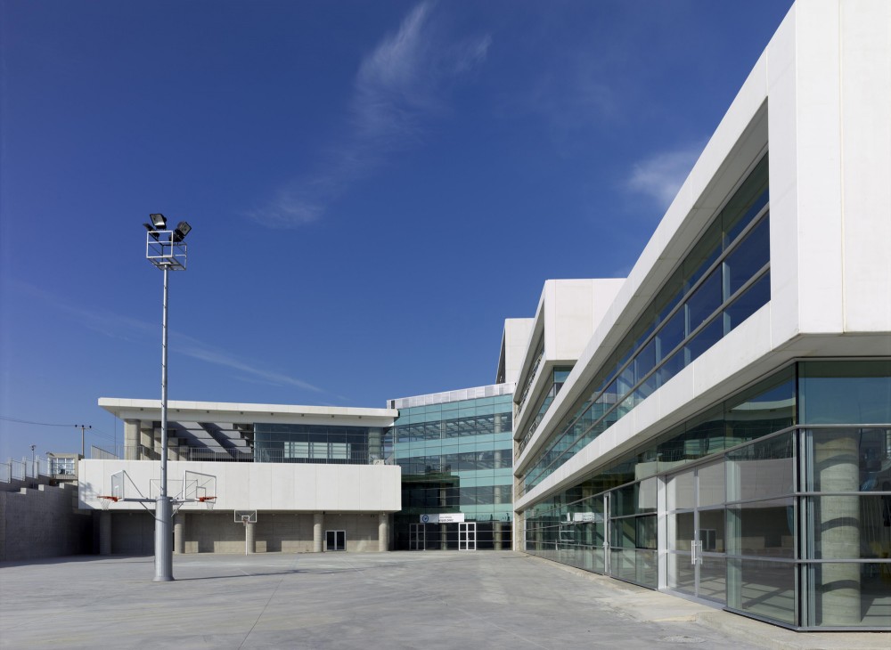 Automative Industry Exporters Union Technical and Industrial High School / Metin Kılıç + Dürrin Süer