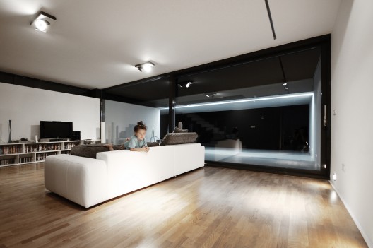 Black on White / Parasite Studio