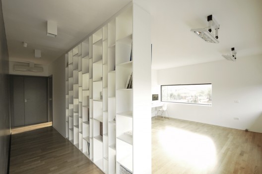 Black on White / Parasite Studio