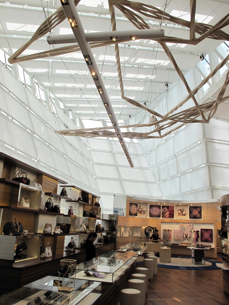 Louis Vuitton in Singapore / Safdie Architects