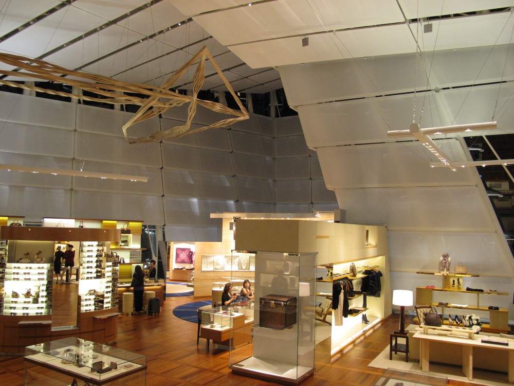 Louis Vuitton in Singapore / Safdie Architects