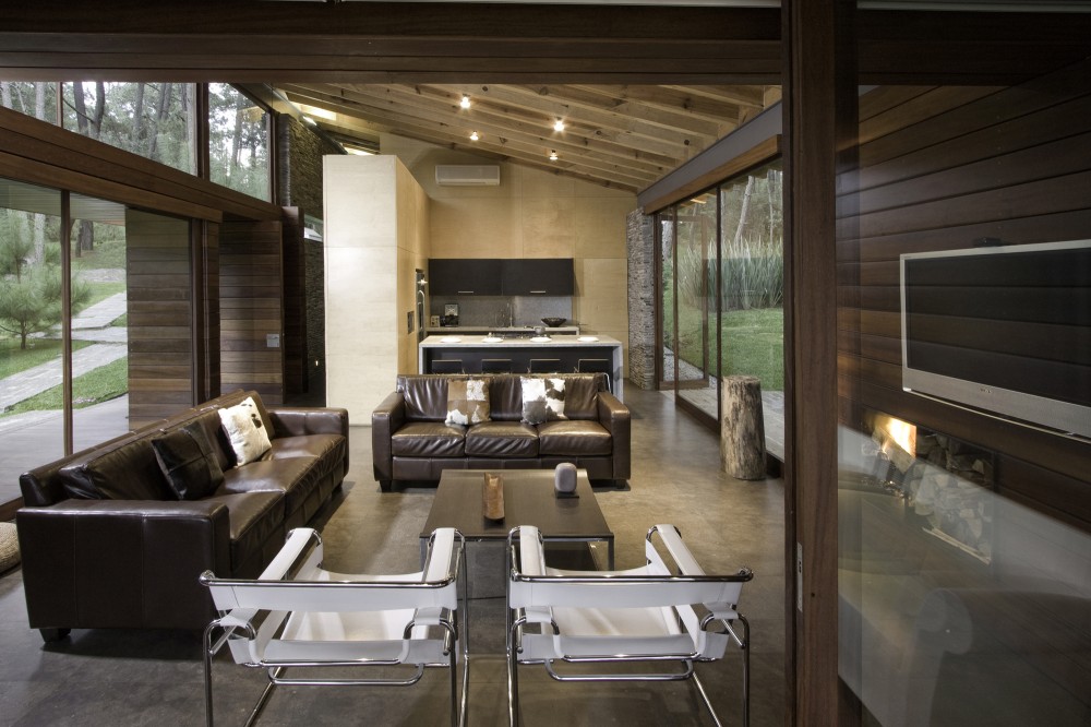 Ro House Tapalpa / Elías Rizo Arquitectos