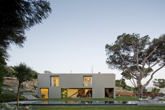 House in Quinta Patino / Frederico Valsassina Arquitectos
