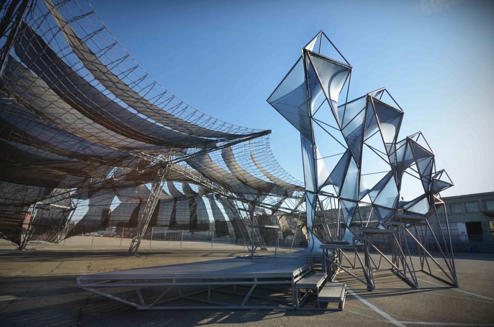 Centerstage: SCI-Arc Graduation Pavilion / Oyler Wu Collaborative